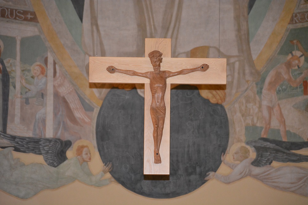 2 schlichtes altarkreuz in der fastenzeit